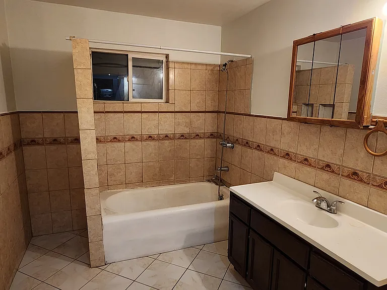 310 Avenue B — Photo 6