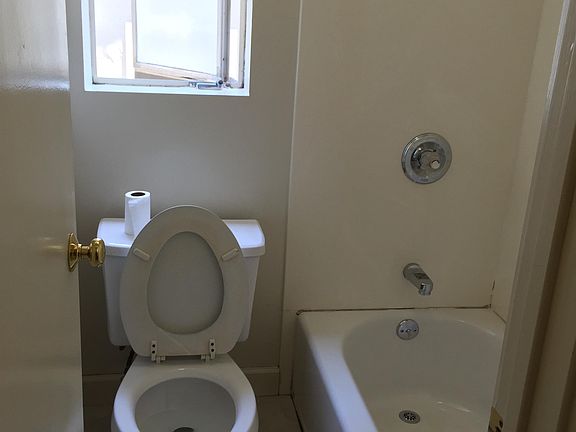 4th image of 2501 Benvenue Ave APT 27