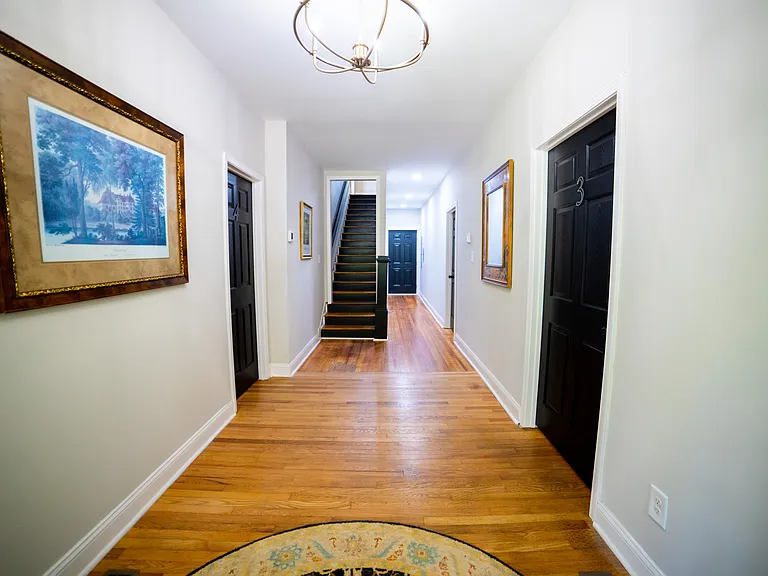 801 E Marion St — Photo 9