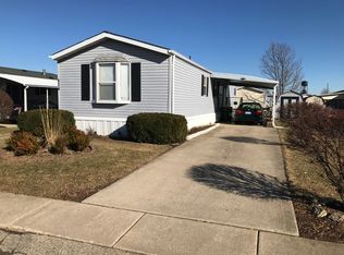 824 Springdale Ln, Dekalb, IL 60115