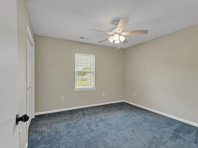 201 Ross Ct — Photo 24