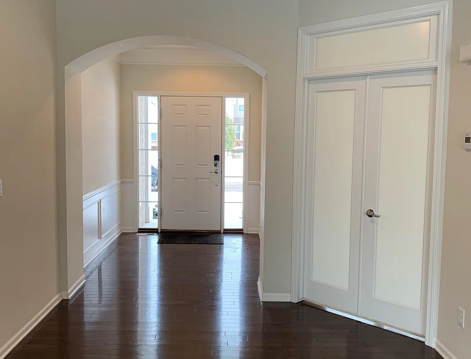 4 bed, 2.5 bath, 2826 sqft, $4,200 — Photo 2