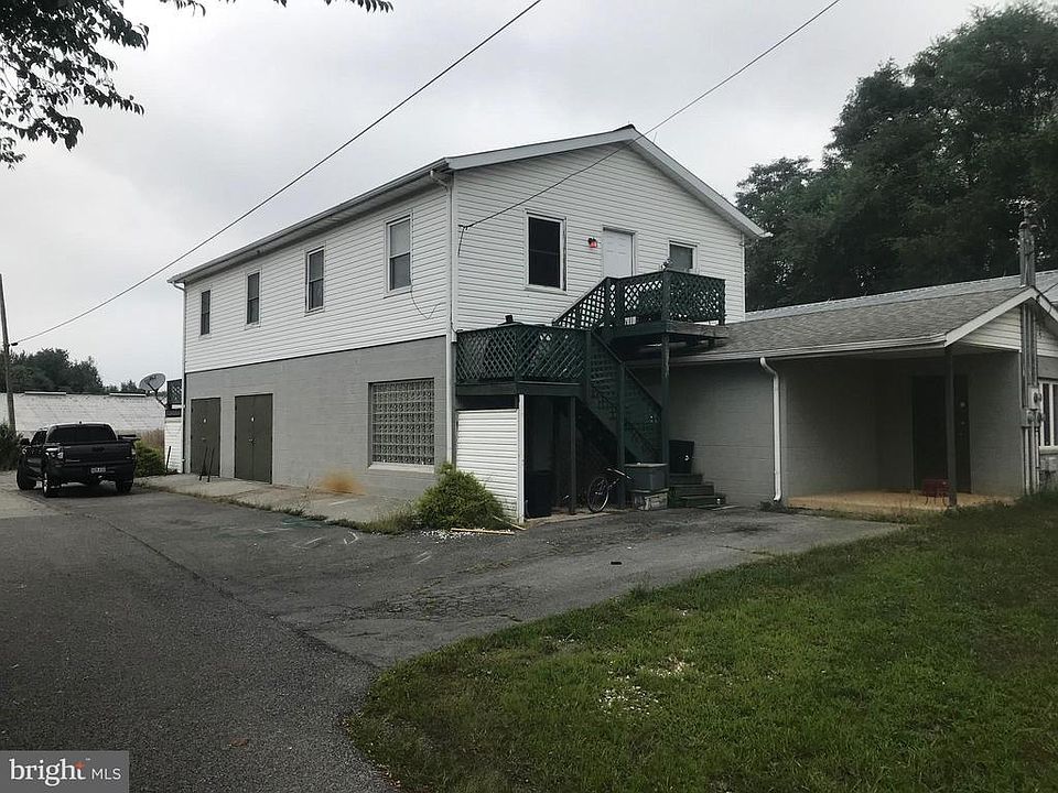 2nd image of 204 Racetrack St