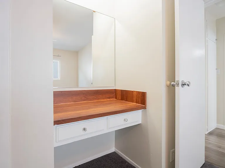 648 N Hayworth Ave — Photo 21