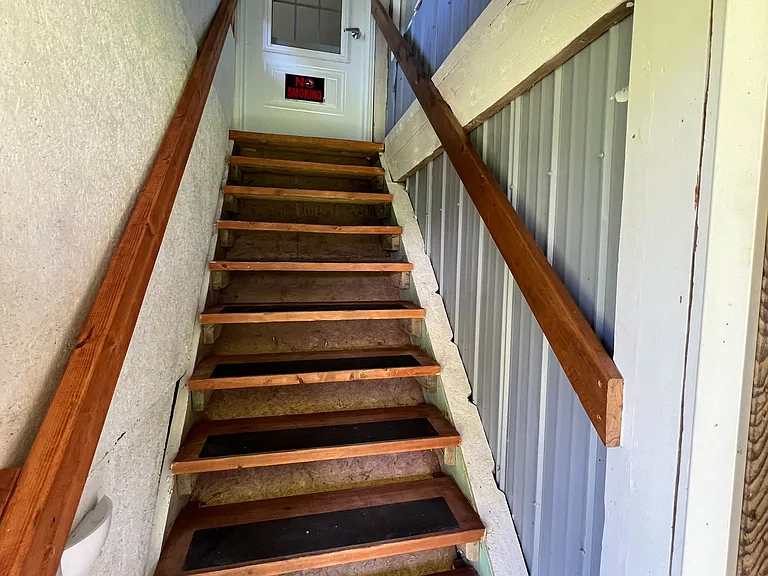 1095 Cleveland Rd — Photo 3