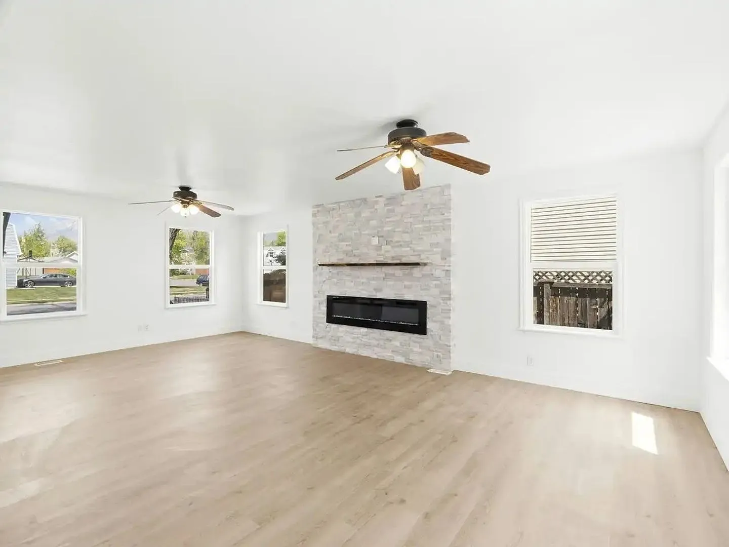 1630 Ridgemark — Photo 3
