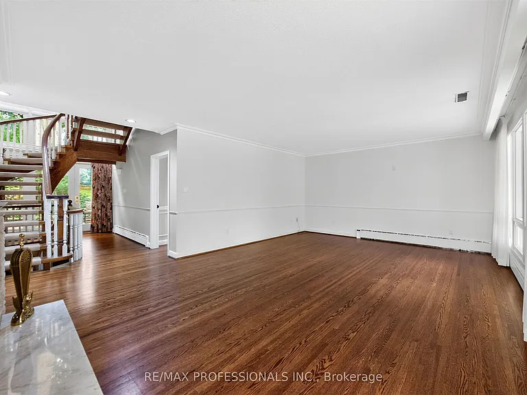 32 Edenbrook Hl — Photo 10