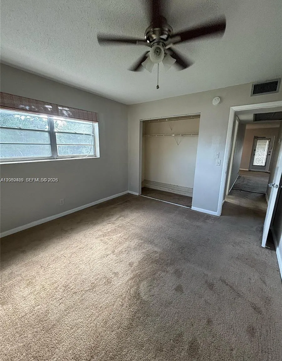 Canterbury Condos — Photo 4