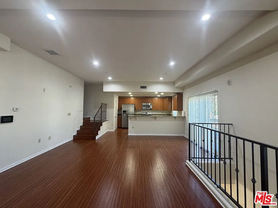 15024 Magnolia Blvd #101