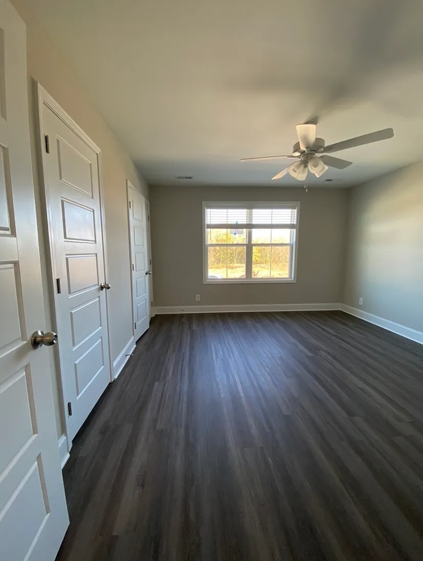 1020 Glenkirk Drive - B — Photo 3