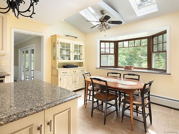 5th image of 32 Burton Rd