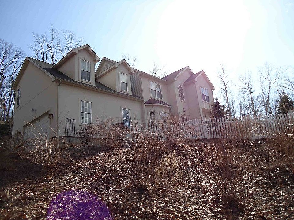 2nd image of 16A Cedarbrook Ln