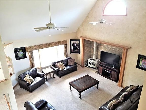 2nd image of 10125 Idlewild Ln