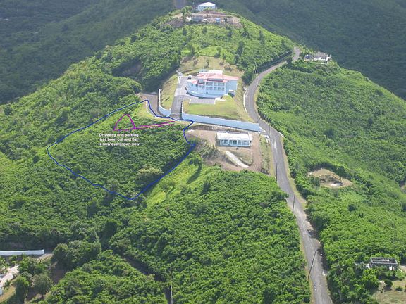 Red lines indicate driveway