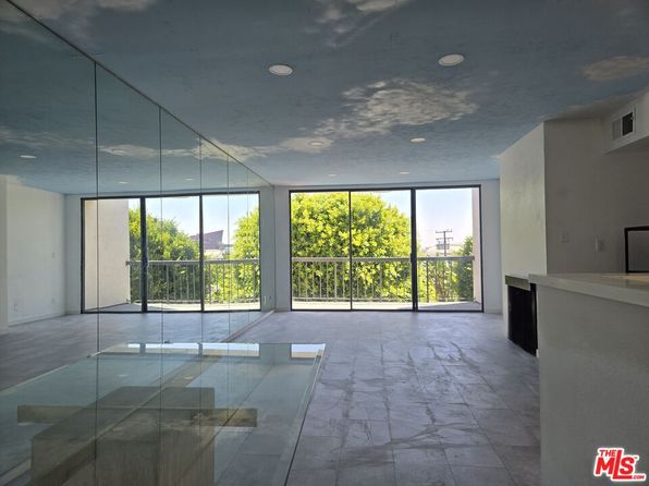 8535 W West Knoll Dr APT 301