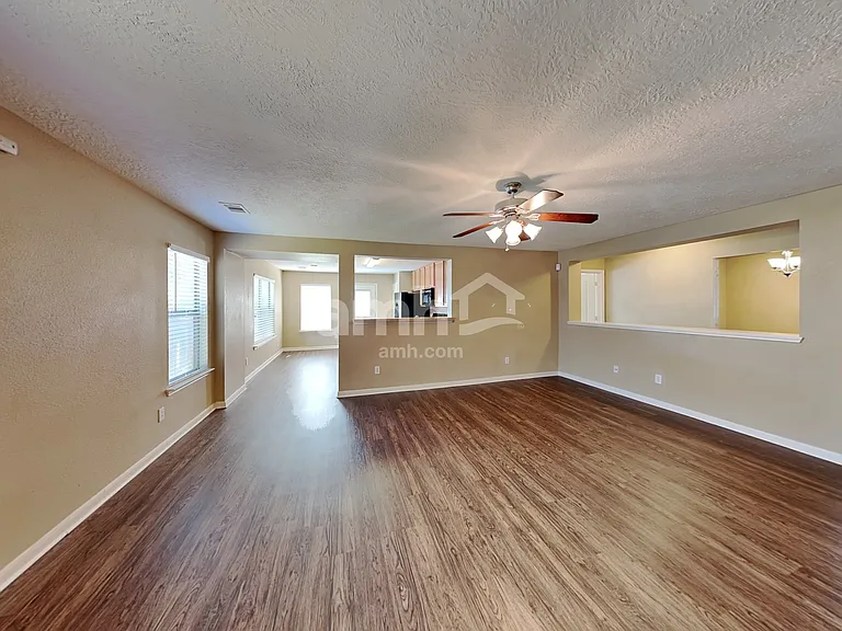 3030 Legends York Dr — Photo 8