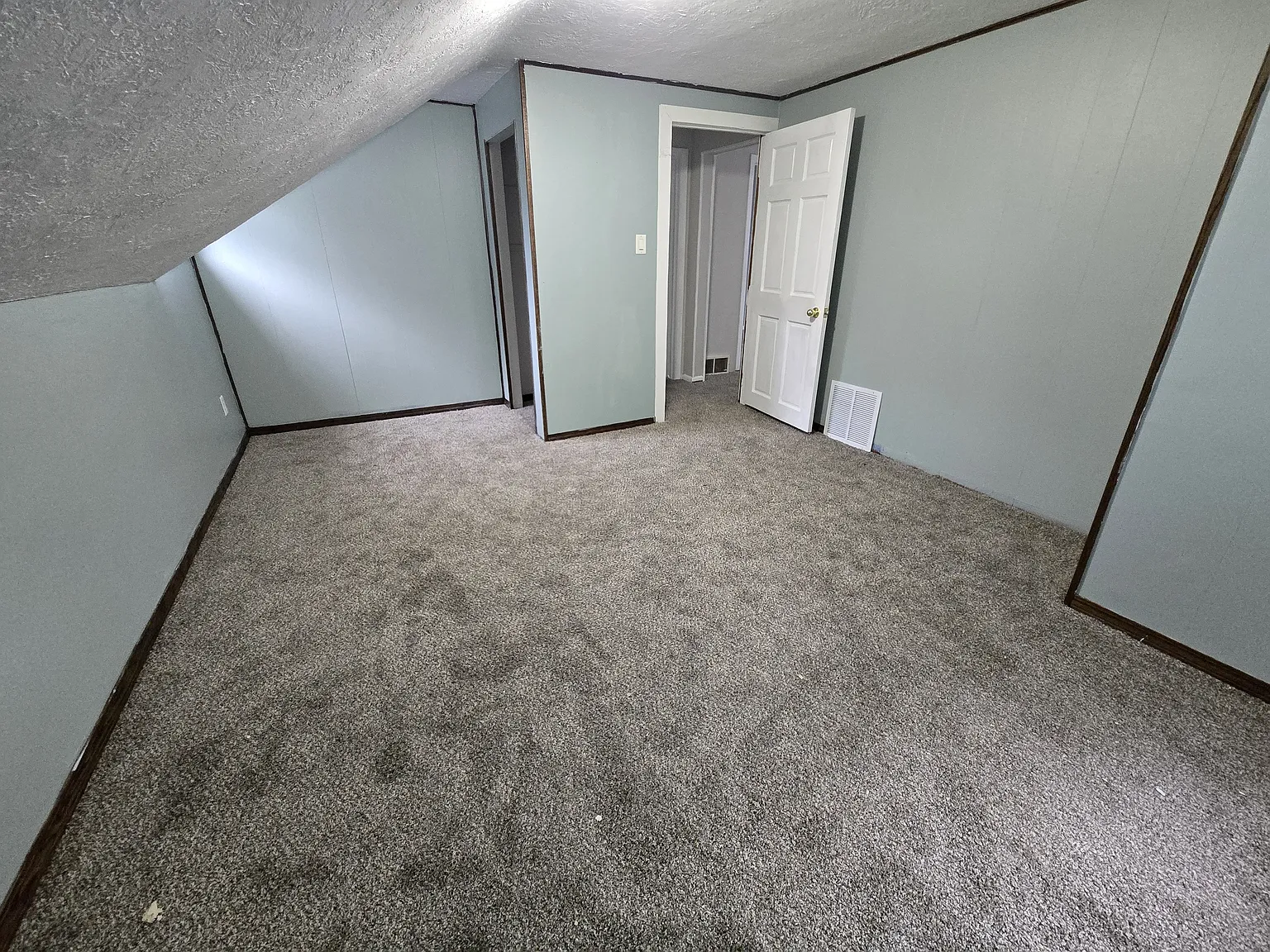 3 bed, 1840 sqft, $1,800 — Photo 3