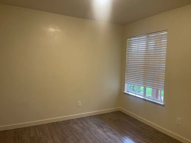 2120 Raleigh Cir — Photo 9