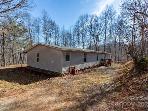 840 Topaz Ln, Tuckasegee, NC 28783