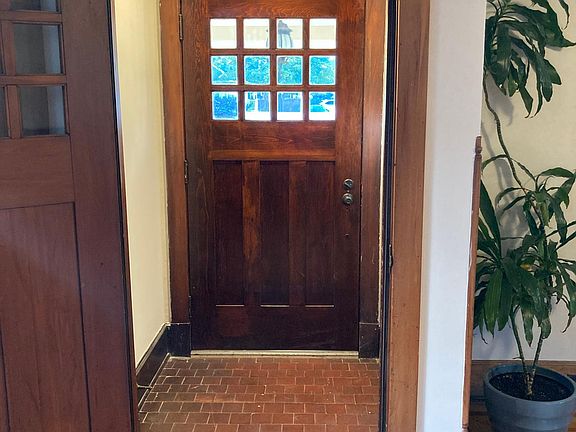 Front door/foyer