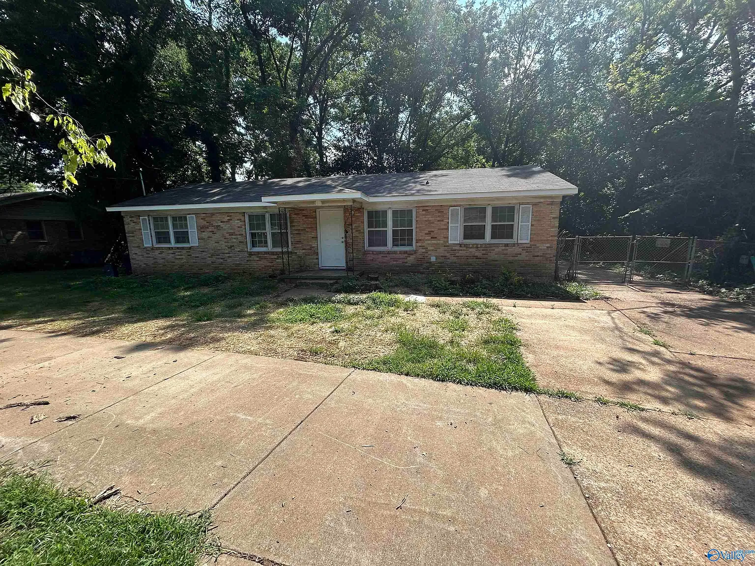 4 bed, 1.0 bath, 1731 sqft, $1,395 — Photo 2