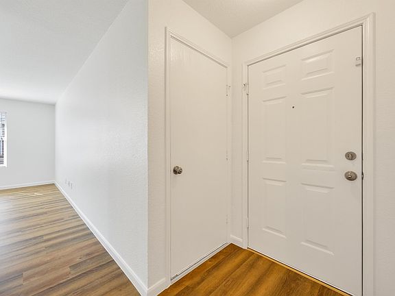 5th image of 103 Charleston Dr