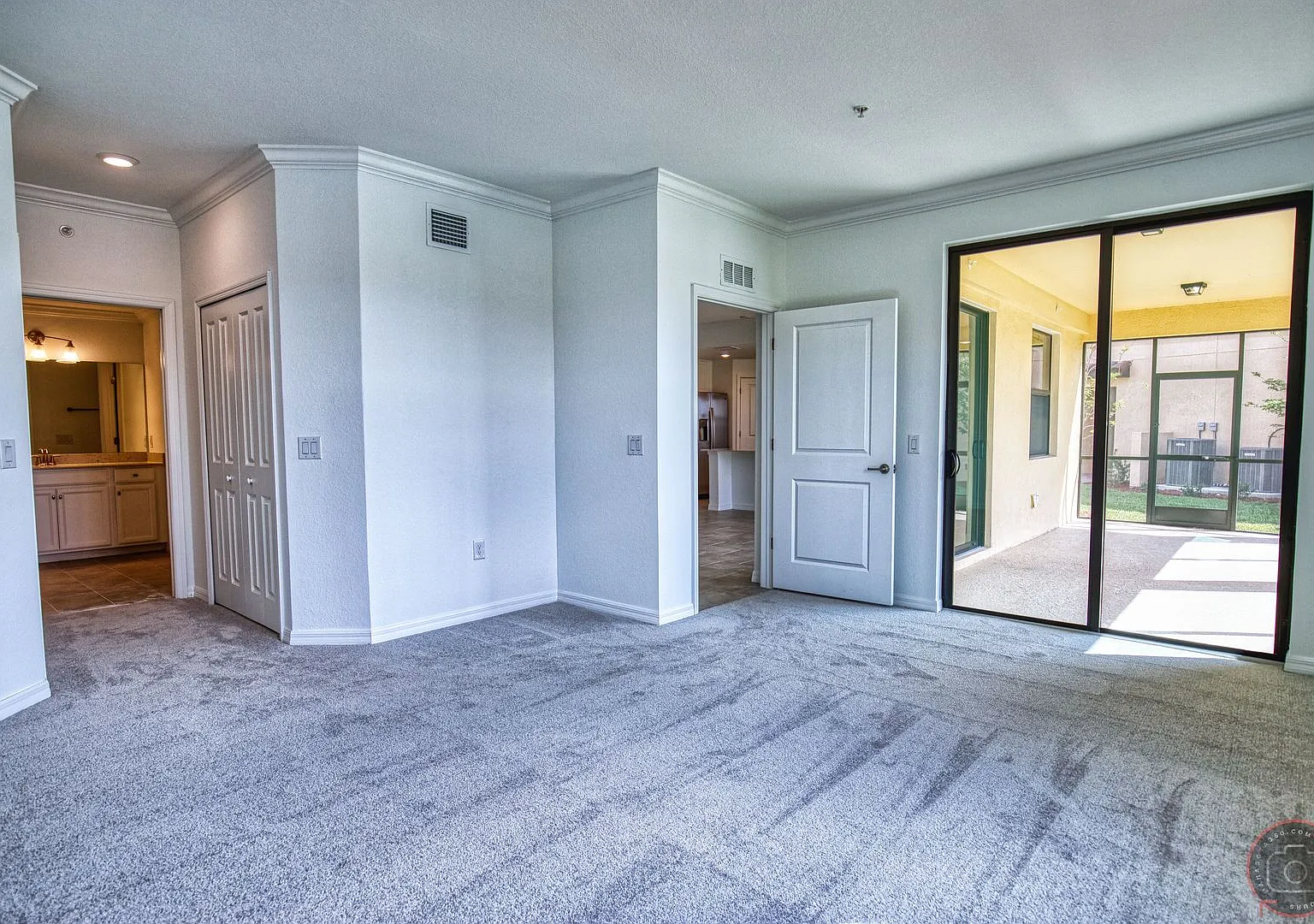 Annual Unfurnished Rental Coach Home 3 Bedrooms, 2 Baths, 2 Car Garage, with Resort Like Amenitie... — Photo 3