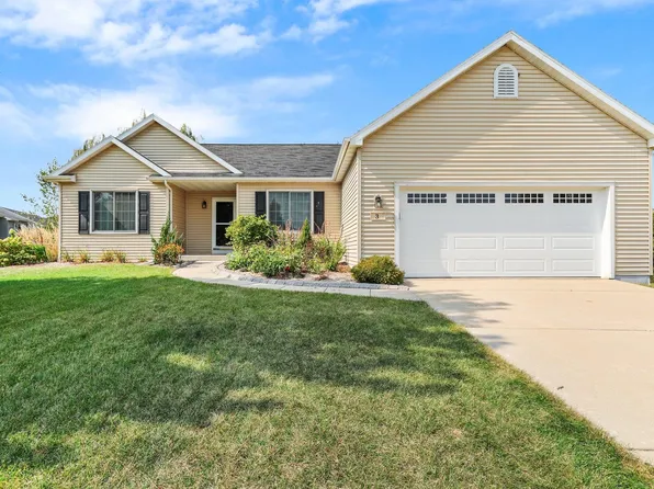 3 Woodridge Ln, Columbus, WI 53925
