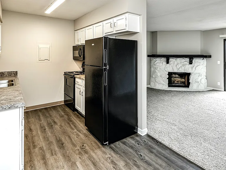 Oakwood Trail Apartments — Photo 6