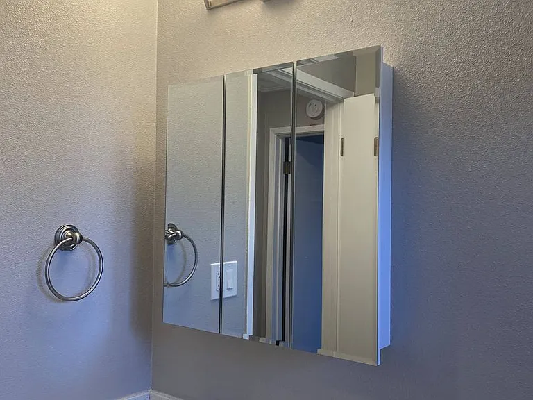 Midway Manor Apts. — Photo 18