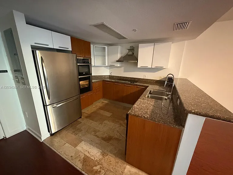 170 SE 14th St #1406 — Photo 2