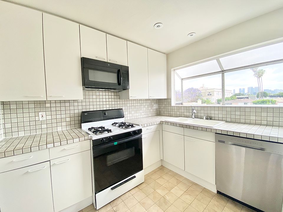 1st image of 847 S Shenandoah St #305