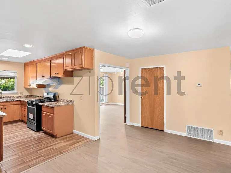 4842 Englewood Dr — Photo 8