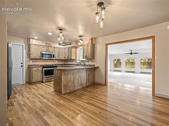 5th image of 25 Fordham Cir