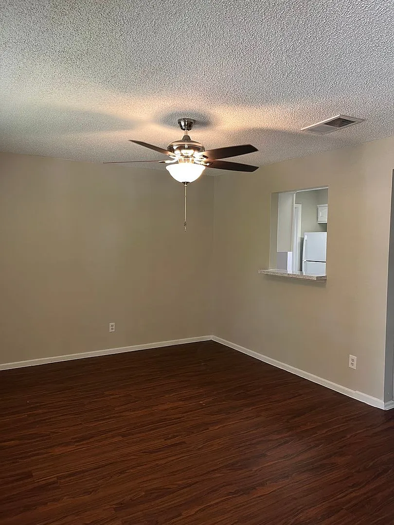 Building Photo - 310 Castlewood Dr
