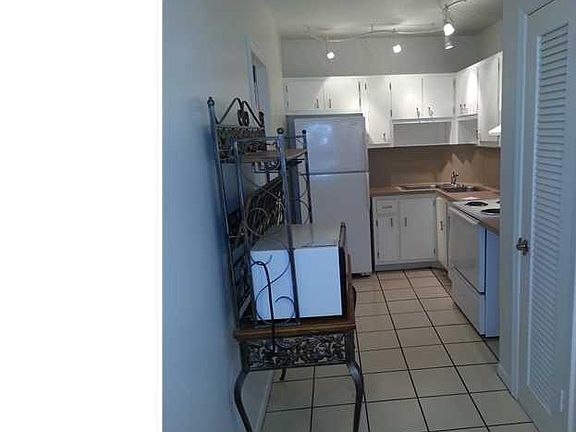 5th image of 2424 SE Seventeen Street Cswy #208B