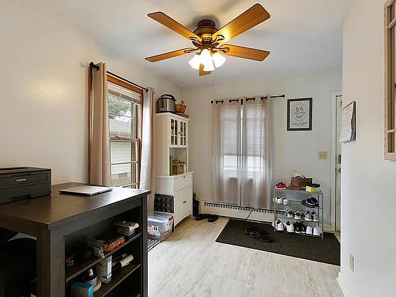 5th image of 1760 Pleasant St
