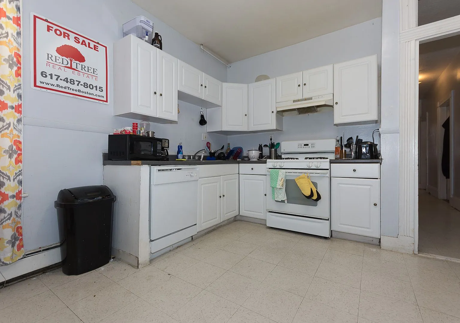 3 Bed / 1 Bath on Hillside St | Mission Hill | 9/1 — Photo 2