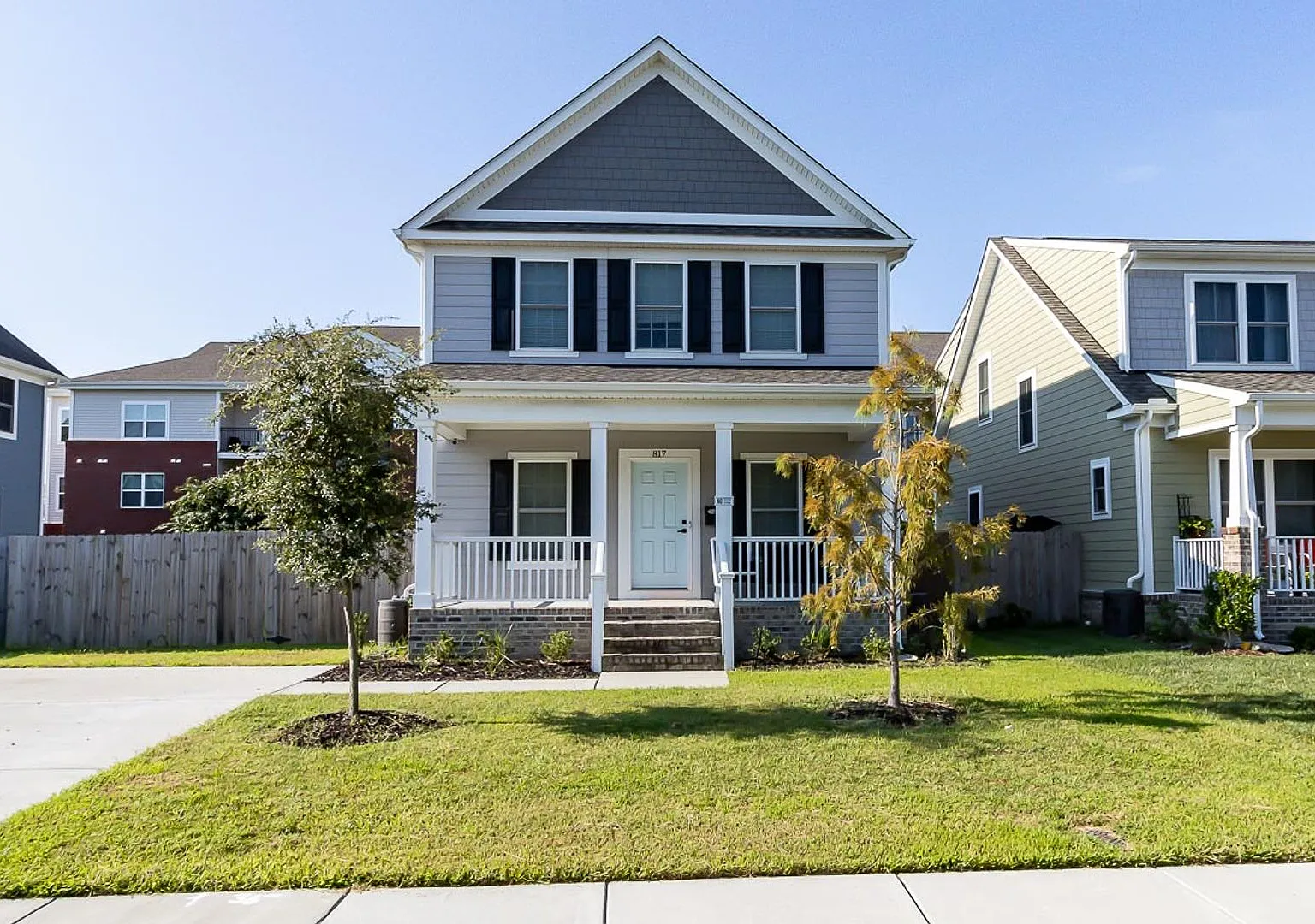 Stunning 3 bedroom, 2.5 bath home with a bright and open floor plan! — Photo 1