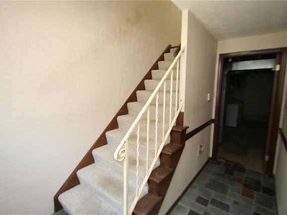 2nd image of 123 Woodridge Xing