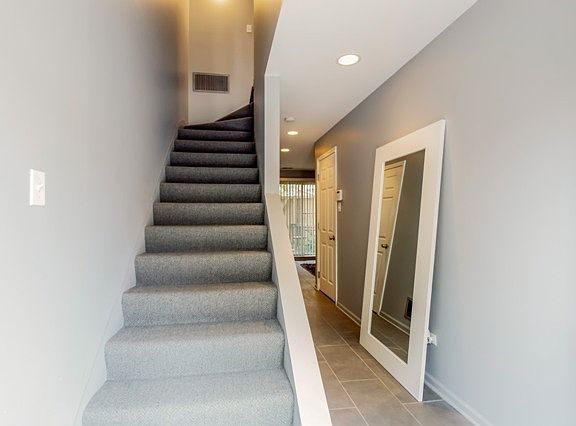 2nd image of 4625 N Winthrop Ave