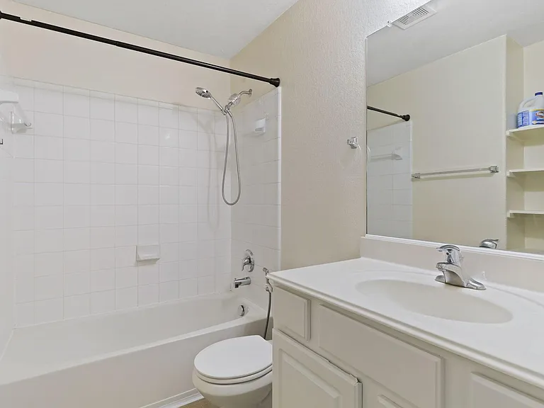 6022 Strong Bank — Photo 22