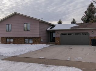 643 Macon Dr, Bismarck, ND 58504