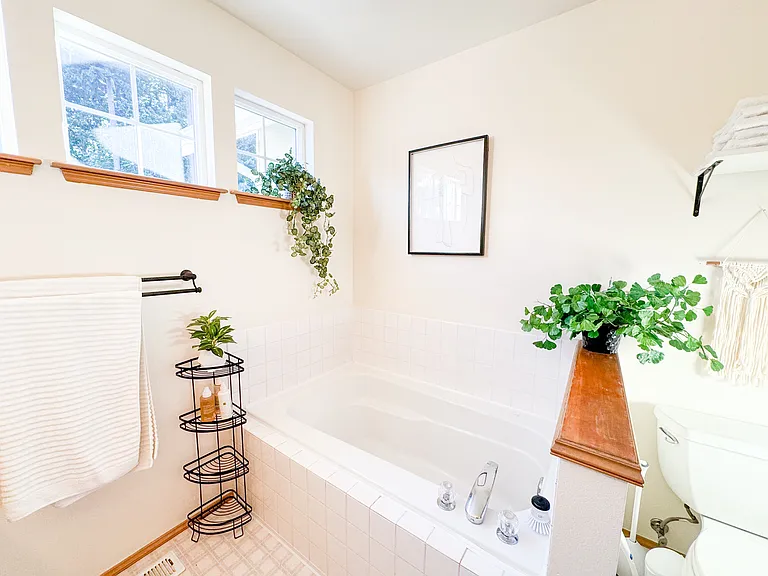 6832 Townsend Ln NE — Photo 40
