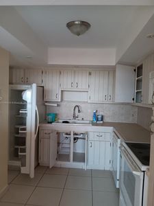 2025 NE 164th St APT 515, North Miami Beach, FL, 33162