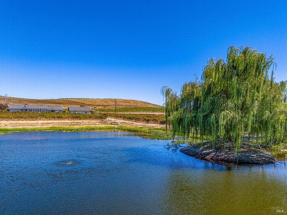 2nd image of 1289 Duhig Road