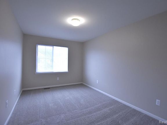 4th image of 22031 Fairlane Blvd