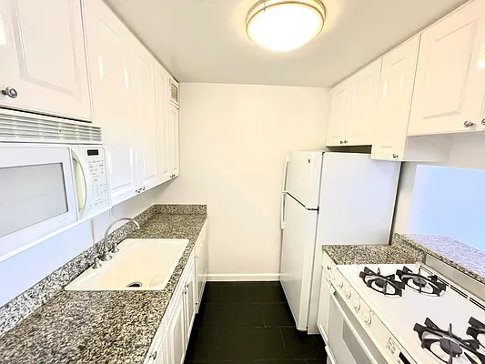 Rented by Addison Property Group | media 10