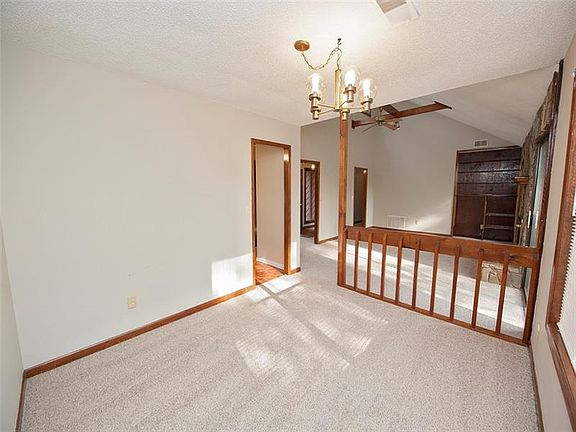 5th image of 2703 Macby Ave