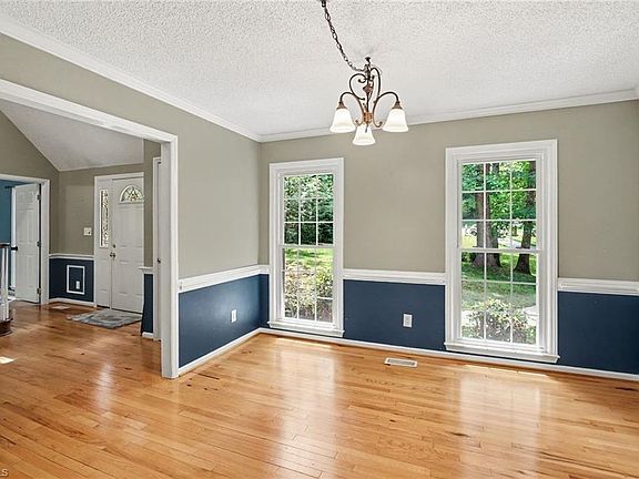 5th image of 731 Barrington Park Cir